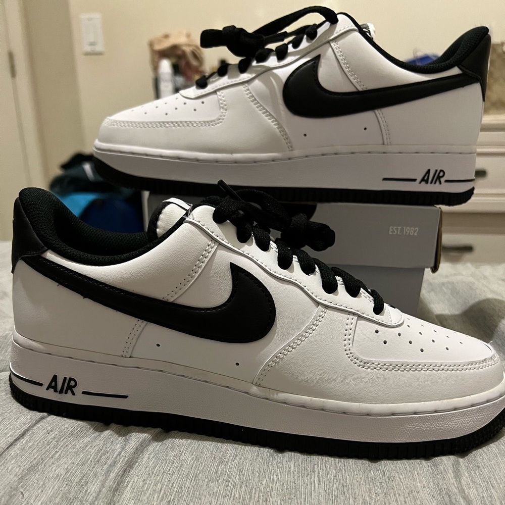 Air Force 1 black & white
